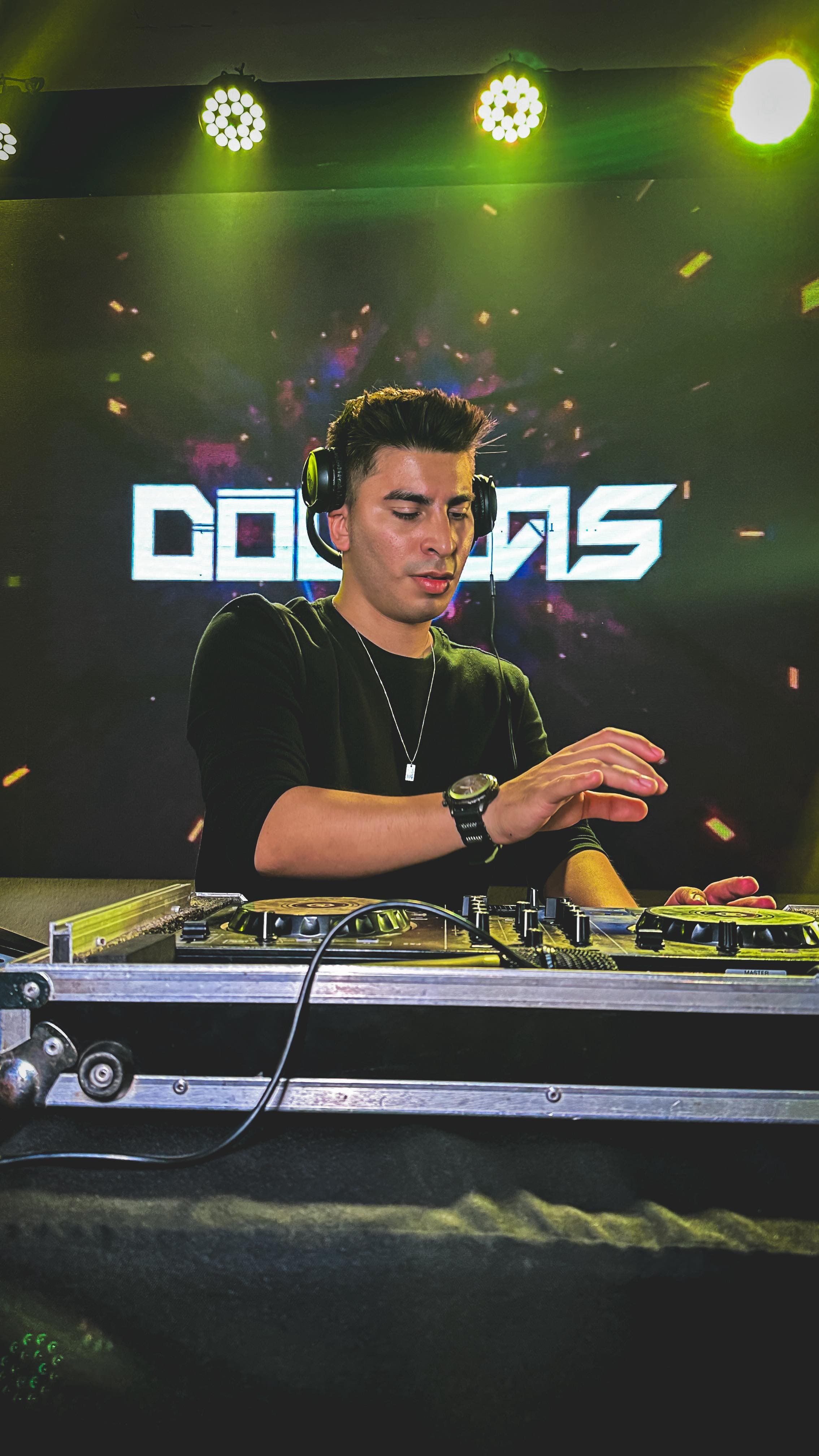 Douglas DJ